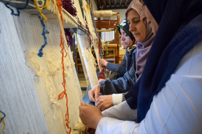 Malatya&#039;da kadınlar halı dokuyarak "hayata dokunuyor"