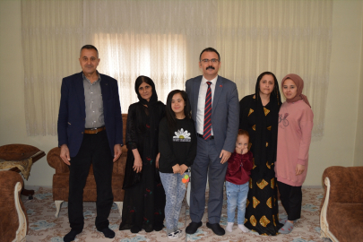 Şemdinli Kaymakamı Ateş, özel çocukları ziyaret etti