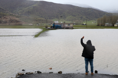Muş'ta etkili olan sağanak bu baskınlarına neden oldu