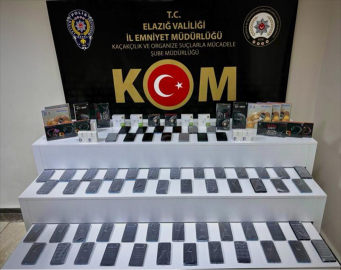 Elazığ&#039;da gümrük kaçağı 63 telefon ve 17 akıllı saat ele geçirildi