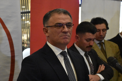 Van&#039;da tadilat çalışmaları tamamlanan alışveriş merkezi açıldı