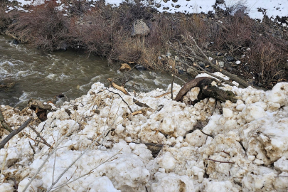 Van&#039;da çığın düştüğü mahalle yolunda çalışma başlatıldı
