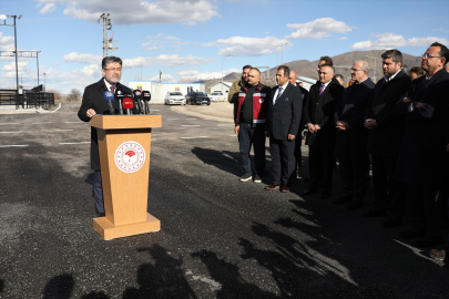 Bakan Yumaklı, Elazığ&#039;da veteriner yol kontrol istasyonunda incelemede bulundu: