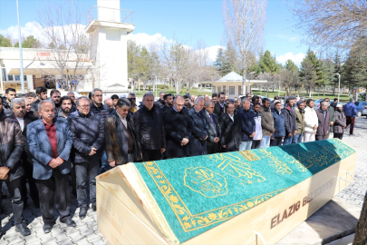 Nijeryalı üniversite öğrencisinin cenazesi ailesinin isteği üzerine Elazığ&#039;da defnedildi