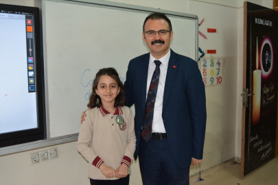 Şemdinli Kaymakamı Ali Ekber Ateş, okulları ziyaret etti