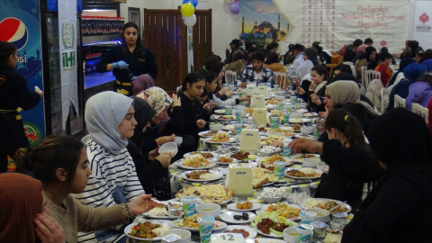 Bitlis&#039;te Dünya Yetimler Günü dolayısıyla iftar programı düzenlendi
