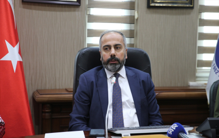 Van YYÜ Rektörü Şevli, başarılı sporcuları ödüllendirdi