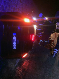 Bingöl&#039;de istinat duvarına çarpan otomobildeki 2 kişi hayatını kaybetti