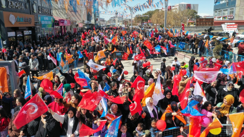 AK Parti Erciş&#039;te miting düzenledi