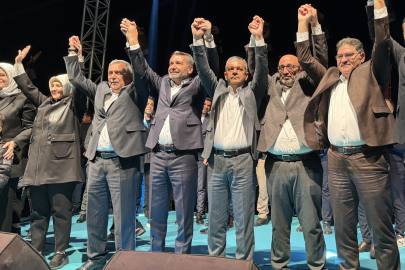 Elazığ Belediye Başkanlığını kazanan AK Parti&#039;nin adayı Şahin Şerifoğulları&#039;ndan açıklama: