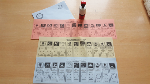 Türkiye yerel yöneticilerini seçiyor