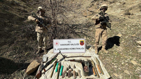Hakkari&#039;de terör operasyonunda silah ve mühimmat ele geçirildi