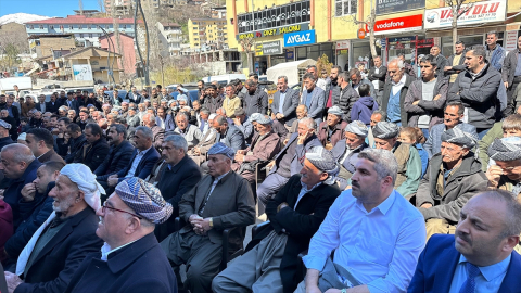 Şemdinli&#039;de seçim sonuçları kutlandı