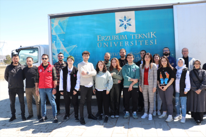 Üniversite öğrencileri "gönüllülük" dersi ile 300 çocuğu bayramlıklarla mutlu etti