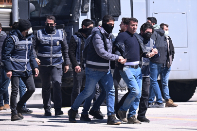 Van&#039;da DEM Parti&#039;nin açıklaması sonrası yürüyüş yapmaya çalışan gruba polis müdahale etti