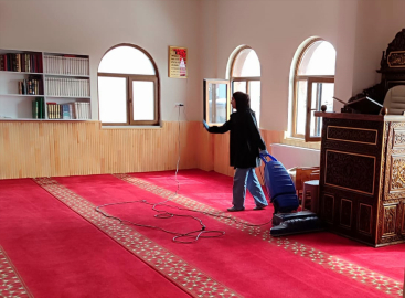 Sarıkamış'taki camilerde bayram temizliği başladı