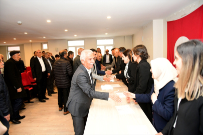 Çatak Belediye Başkanı Eraslan, mazbatasını aldı