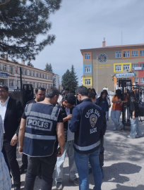 Elazığ&#039;da polis okulların çevresinde denetim yaptı