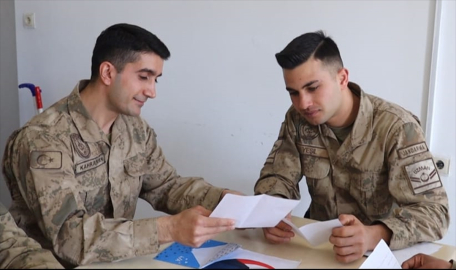 Muğla&#039;daki ilkokul öğrencilerinin gönderdiği mektuplar Hakkari&#039;deki jandarma personeline ulaştı