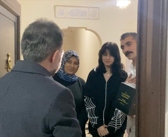 Yakutiye Belediye Başkanı Uçar, belediye çalışanlarını evlerinde ziyaret ederek bayramlaştı