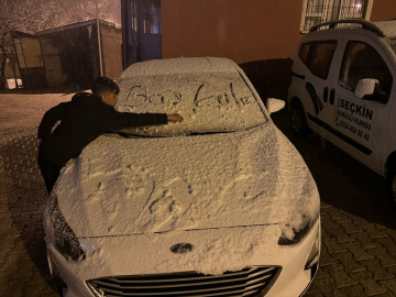 Başkale&#039;de kar etkili oldu