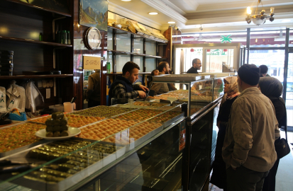 Muş'ta tatlı imalathanelerinde bayram mesaisi sürüyor