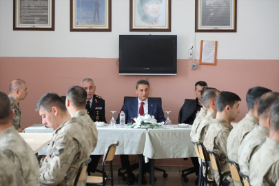 Bitlis Valisi Karaömeroğlu, jandarma personelinin bayramını kutladı
