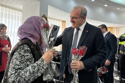 Elazığ'da huzurevinde bayramlaşma programı düzenlendi