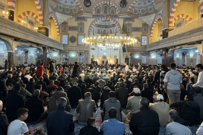 İçişleri Bakan Yardımcısı Aktaş, bayram namazını memleketi Elazığ&#039;da kıldı