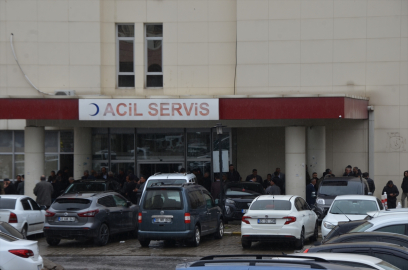 Muş&#039;ta köy muhtarı, husumetli olduğu baba ve oğullarının saldırısında öldü