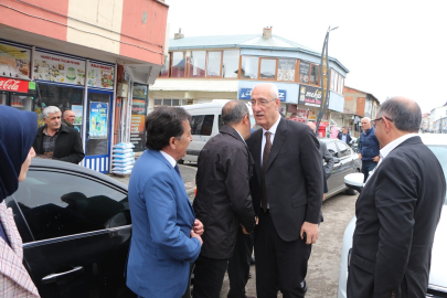 AK Parti Bingöl milletvekilleri Berdibek ve Korkutata Karlıova&#039;da vatandaşlarla bayramlaştı