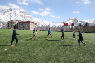 Hakkarigücü'nün Kamerunlu forveti Manga attığı gollerle takımını sırtlıyor