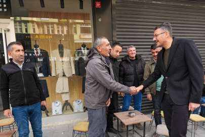 Hakkari Valisi Çelik, şehit aileleri ve vatandaşlarla bayramlaştı