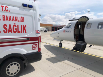 Van&#039;da kalp yetmezliği olan bebek, ambulans uçakla İstanbul&#039;a sevk edildi