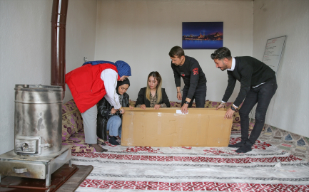 Engelli öğrencinin bilgisayar ve çalışma masası ihtiyacını gönüllüler karşıladı