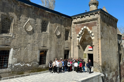 Bitlis&#039;te öğrenciler tarihi ve doğal mekanları geziyor
