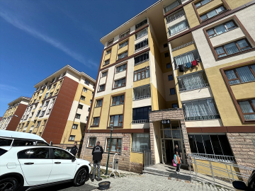 Erzurum&#039;da 3. kattaki balkondan düşen çocuk ağır yaralandı