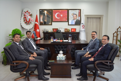 Şemdinli Kaymakamı Ateş, Belediye Başkanı Şakar&#039;ı ziyaret etti