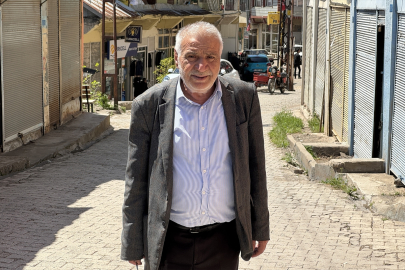 Elazığ&#039;da 68 yaşındaki muhtar 40 yıldır koltuğunu rakiplerine kaptırmıyor