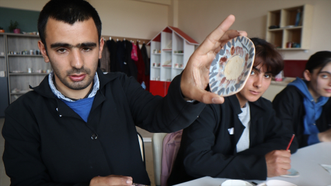 Özel öğrenciler el sanatları atölyelerinde becerilerini geliştiriyor