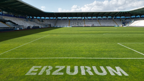 Depremlerde stadı zarar gören Erzurumspor FK, saha sorunu yaşamak istemiyor
