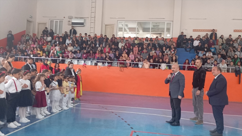 Bahçesaray&#039;da 23 Nisan Ulusal Egemenlik ve Çocuk Bayramı kutlandı