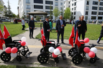 Bingöl polisinden 3 bedensel engelliye akülü tekerlekli sandalye desteği
