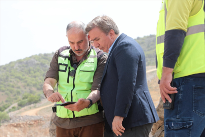 Erzincan Valisi Aydoğdu, maden ocağında toprak altında kalan işçilerin aileleriyle görüştü