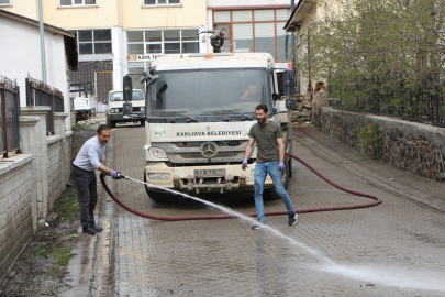 Karlıova&#039;da temizlik çalışması yapılıyor