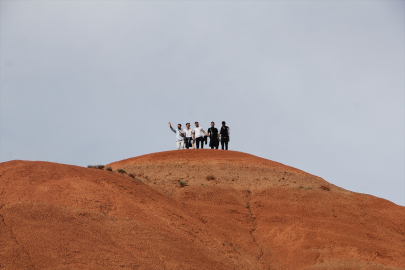 Iğdır'a gelen sporculara Gökkuşağı Tepeleri ve tuz mağaraları tanıtıldı