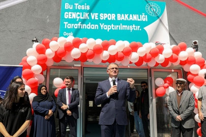 Van'da yapımı tamamlanan yüzme havuzu ve kapalı spor salonu hizmete açıldı