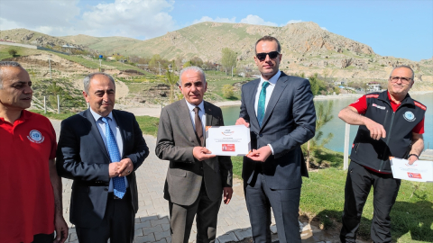 Adilcevaz'da arama ve kurtarma eğitimi alanlara sertifika verildi