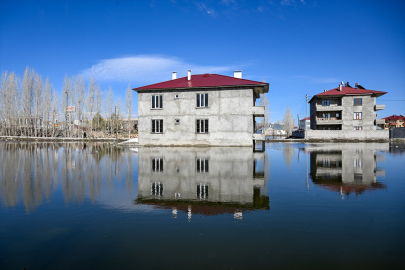 Van&#039;da karların erimesiyle Çaldıran Ovası&#039;nda araziler su altında kaldı