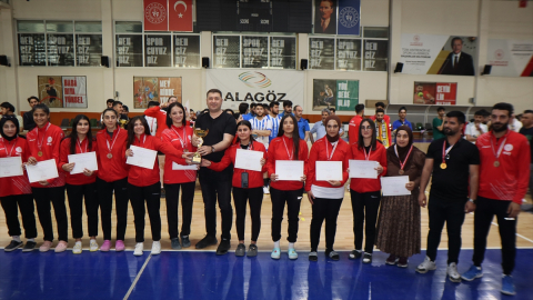 Iğdır'da "Kredi ve Yurtlar Spor Olimpiyatları" maçları tamamlandı